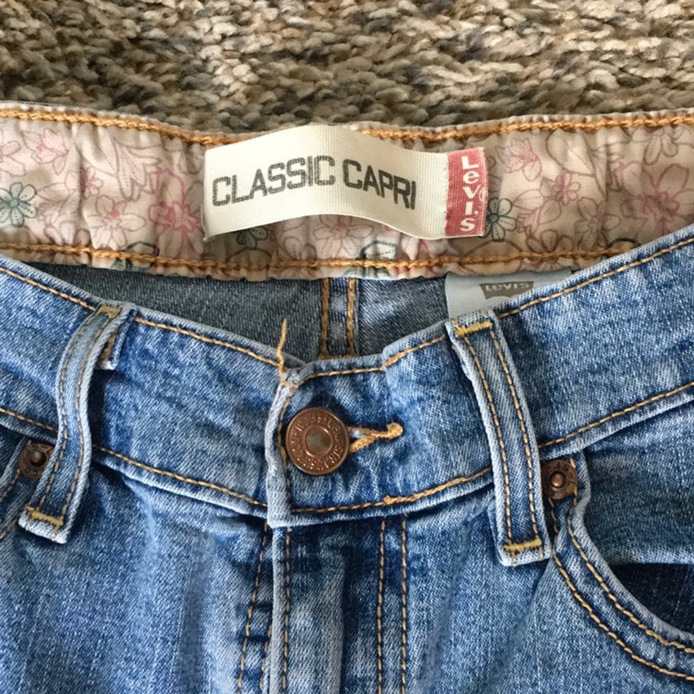 Cropped Levi’s With Stretch B-1 - Picture 2 of 4